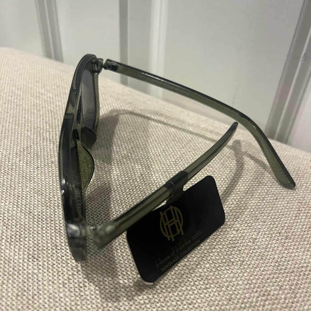 NWT House of Harlow 1960 Women's Green Sunglasses - Picture 3 of 3